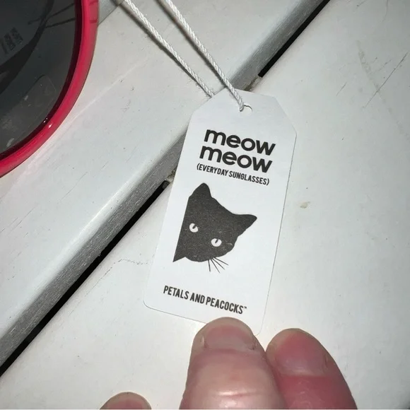 PETALS AND PEACOCKS Meow Meow Cat Eyes Red Sunglasses UV 400 Protection Retro - Picture 5 of 5